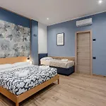 Helle Hus Guest House - 200M From Piazza Bologna Metro And 10 Minutes From The Colosseum